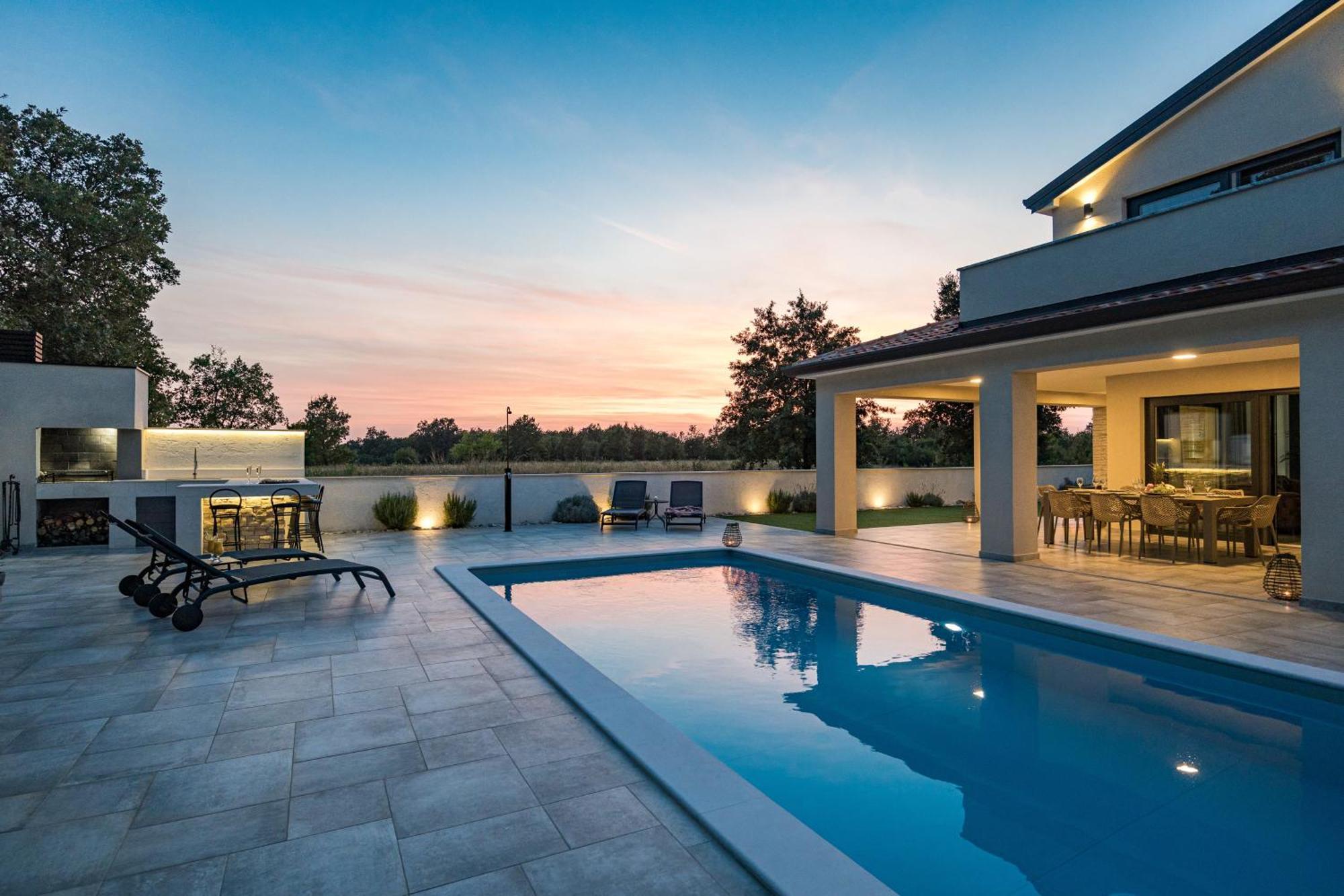 Special Offer! New Luxury Apartment With Pool, Fitness, Outdoor Bar&Grill Buje Extérieur photo