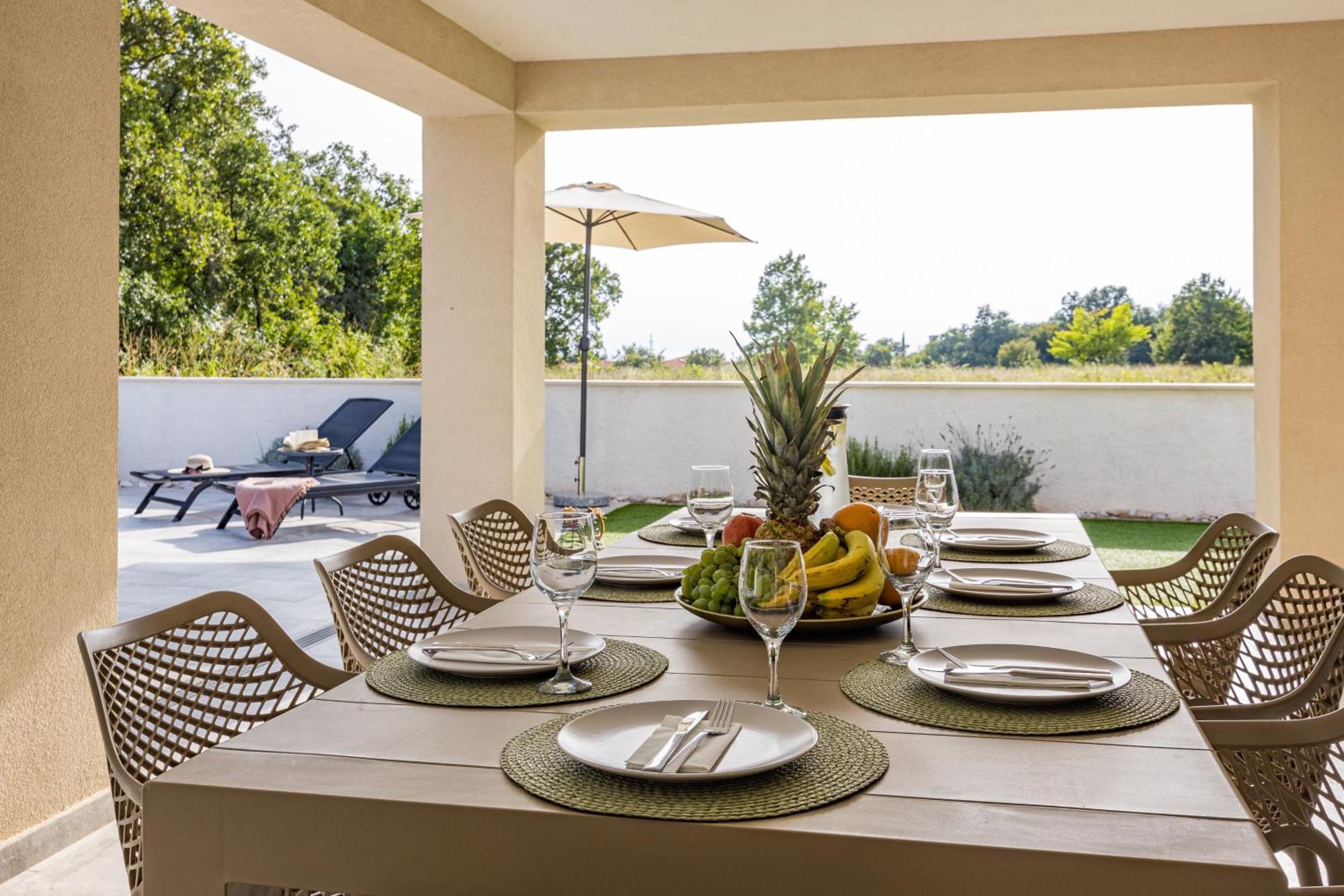 Special Offer! New Luxury Apartment With Pool, Fitness, Outdoor Bar&Grill Buje Extérieur photo